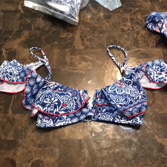 🎉Blue and White Floral Paisley Bikini Top! - Picture 5 of 6